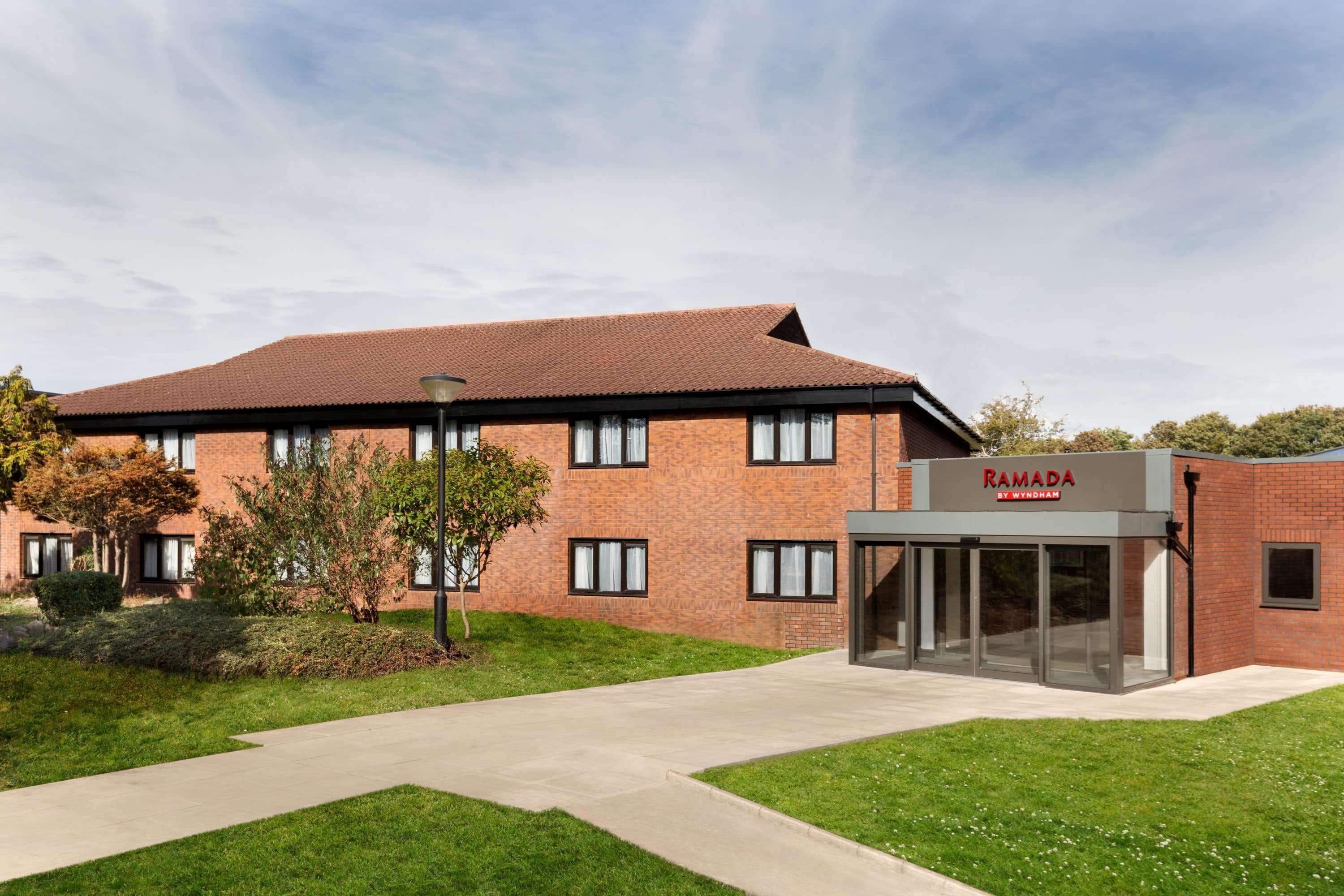 Ramada Bristol West Hotel Easton in Gordano Exterior photo