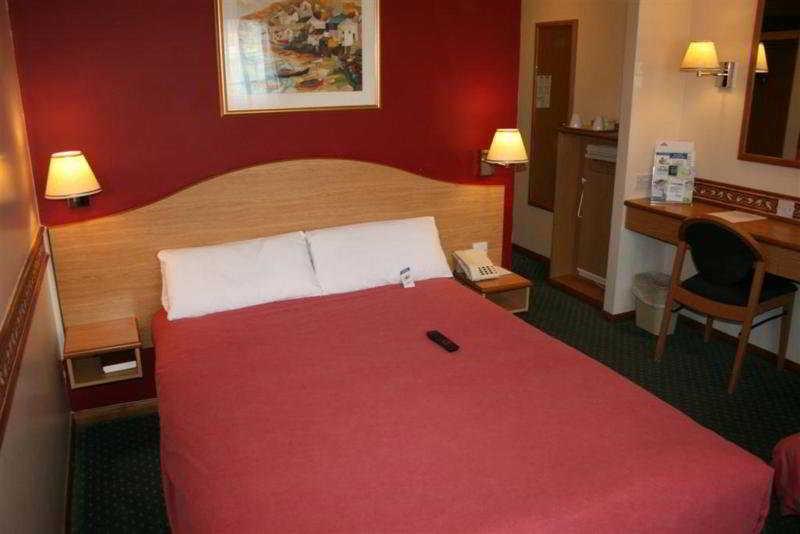 Ramada Bristol West Hotel Easton in Gordano Exterior photo