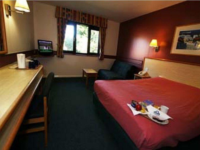 Ramada Bristol West Hotel Easton in Gordano Exterior photo